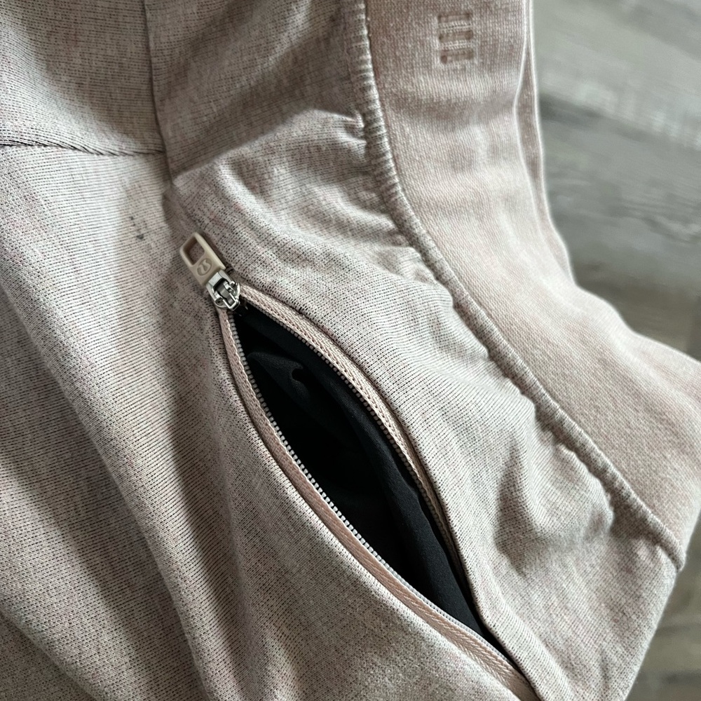 Lululemon - Picture 3 of 7